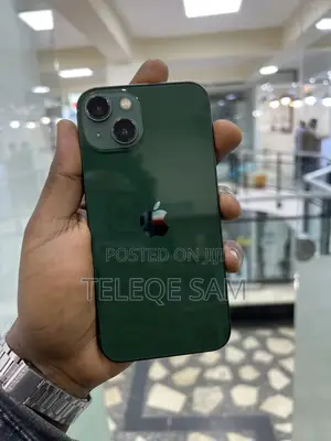 Photo - Apple iPhone 13 128 GB Blue