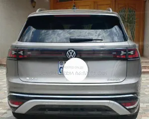 Volkswagen ID.6 2023 Gold