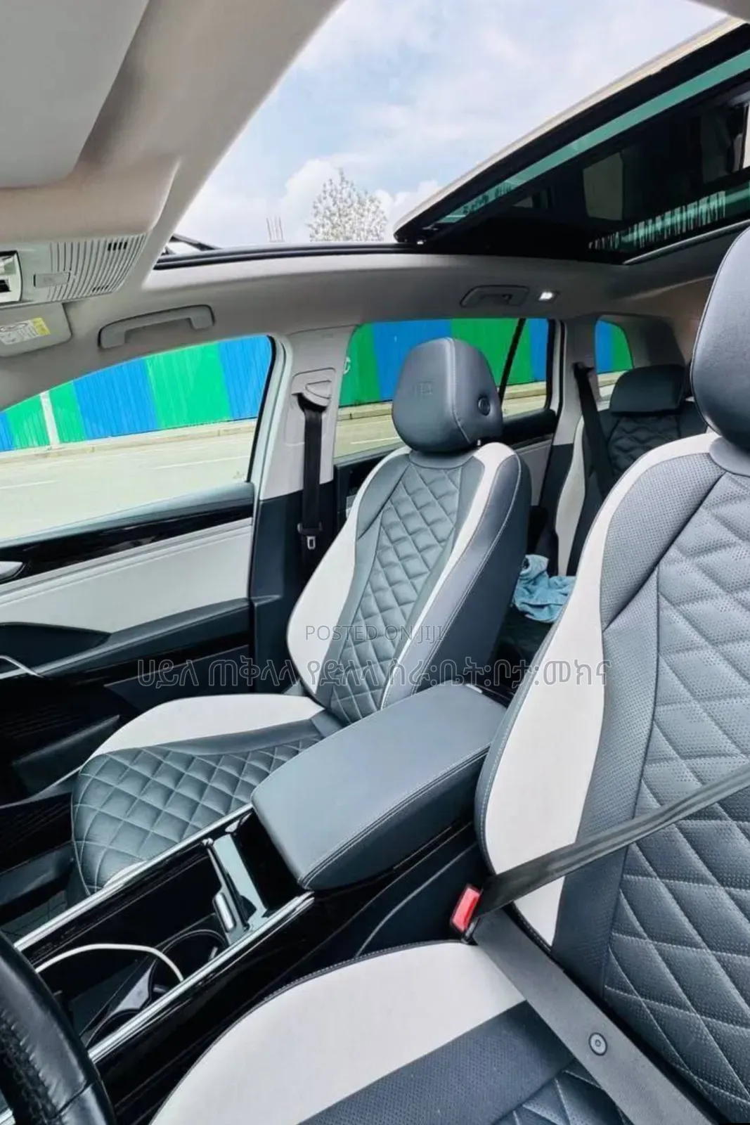 Volkswagen ID.6 2023 Gold