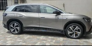 Volkswagen ID.6 2023 Gold