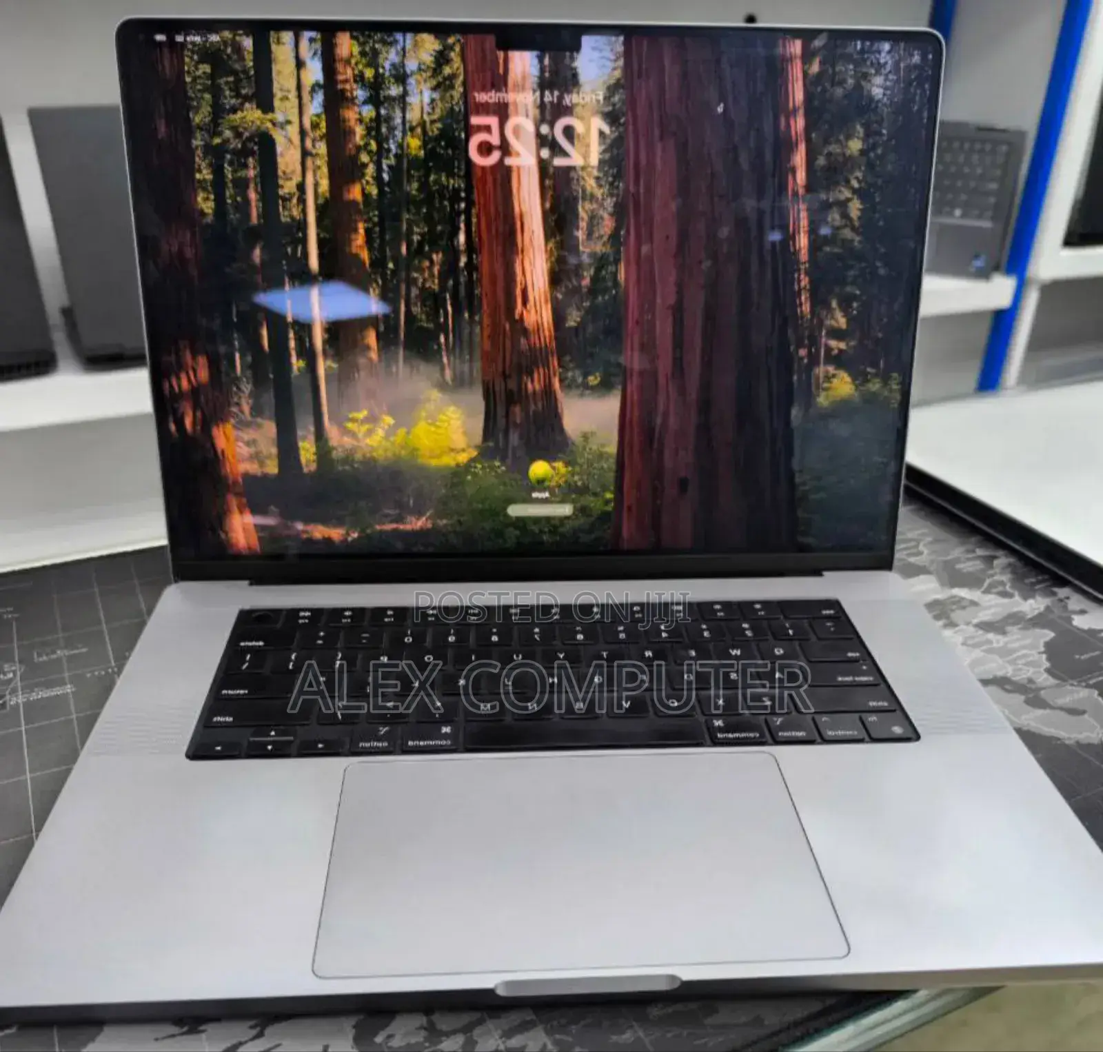New Laptop Apple MacBook 64GB Apple M1 Max SSD 1T