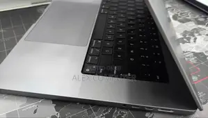 New Laptop Apple MacBook 64GB Apple M1 Max SSD 1T