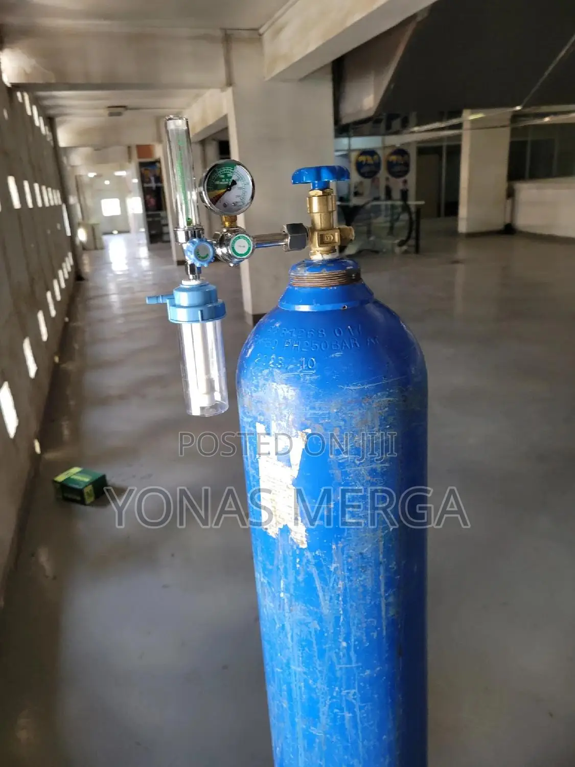 Oxygen Cylinder/የኦክስጅን ሲሊንደር ከጌጁ ጋር