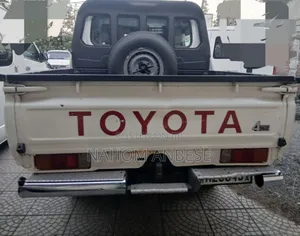 Toyota Land Cruiser 2016 White