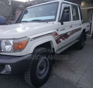 Photo - Toyota Land Cruiser 2016 White