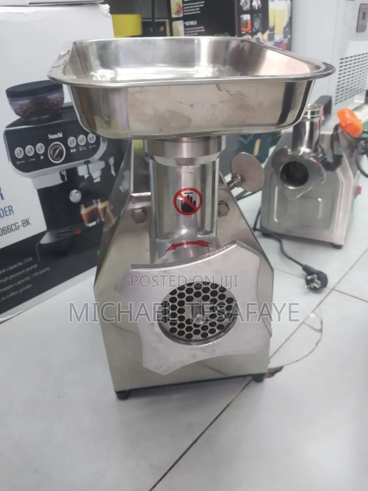 ለስጋ ቤት ለሆቴሎች ለቤት ውስጥ በተለያየ የመጠን አማራጭ የስጋ መፍጫ ማሽን Commercial Meat