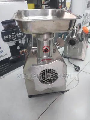 ለስጋ ቤት ለሆቴሎች ለቤት ውስጥ በተለያየ የመጠን አማራጭ የስጋ መፍጫ ማሽን Commercial Meat