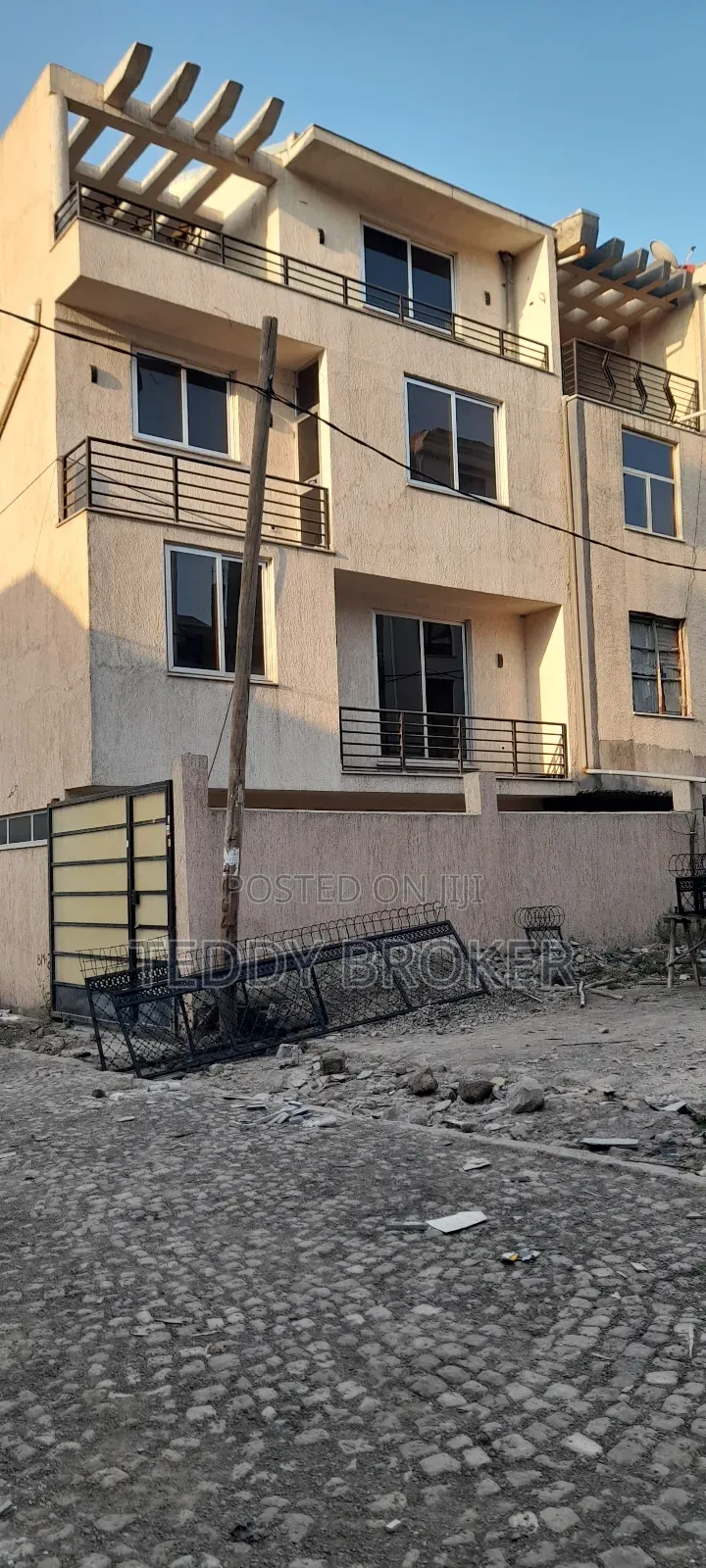 7bdrm House in Alem Bank, Akaky Kaliti for sale