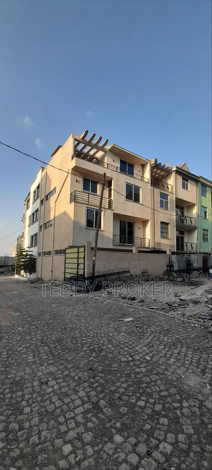 7bdrm House in Alem Bank, Akaky Kaliti for sale