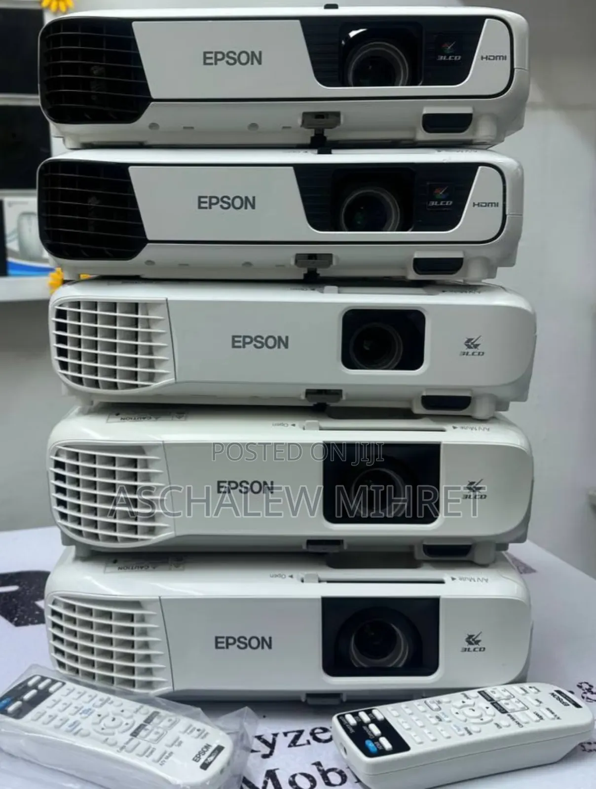 Brand New Epson Projector 
Has Remote