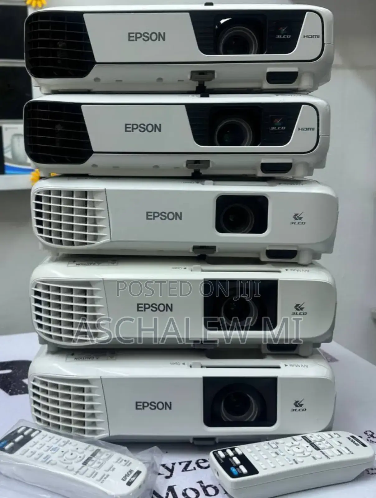 Brand New Epson Projector 
Has Remote