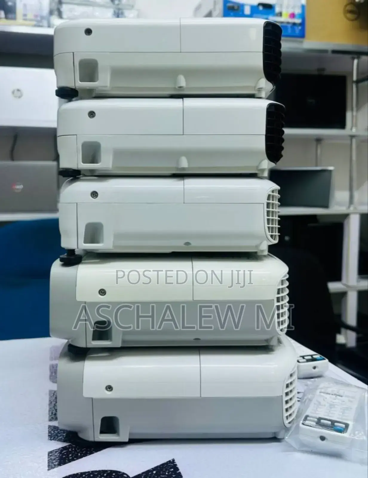Brand New Epson Projector 
Has Remote