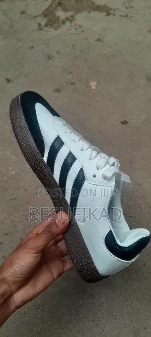 Adidas , Samba