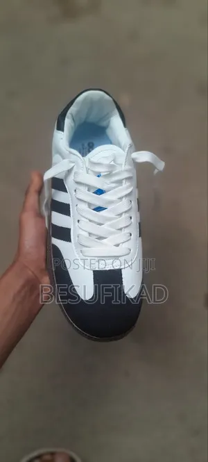 Adidas , Samba