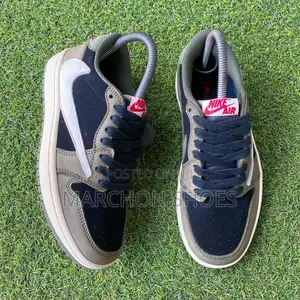 Photo - Nike Air Jordan 1 Low Travis Scott "Black / Sail / Mocha"