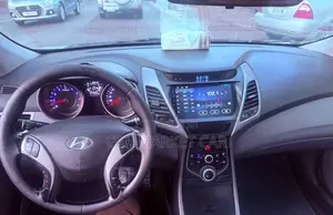 Hyundai Elantra SE 4dr Sedan (1.8L 4cyl 6A) 2015 Silver