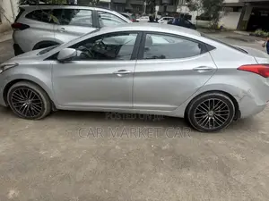 Hyundai Elantra SE 4dr Sedan (1.8L 4cyl 6A) 2015 Silver