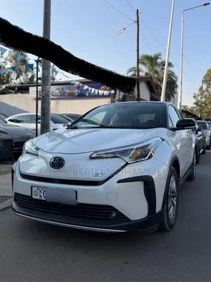 Photo - Toyota C-HR 2023 White