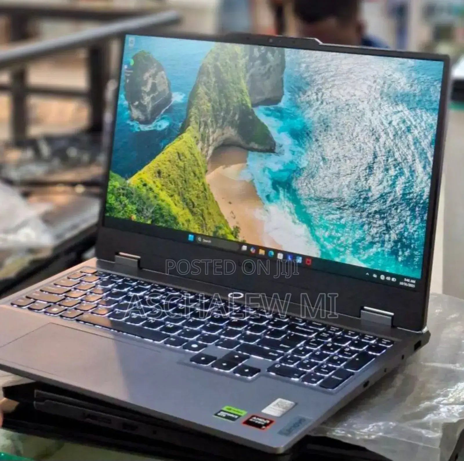 New Laptop Lenovo LOQ 15ARP9 16GB AMD Ryzen 7 SSD 1T