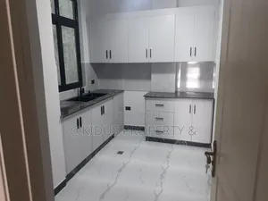 4bdrm Apartment in Lebu Medehaniyalem, Nifas Silk-Lafto for rent