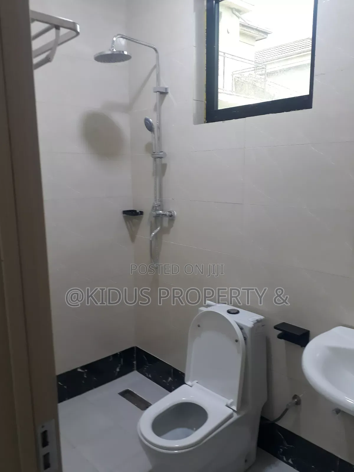 4bdrm Apartment in Lebu Medehaniyalem, Nifas Silk-Lafto for rent