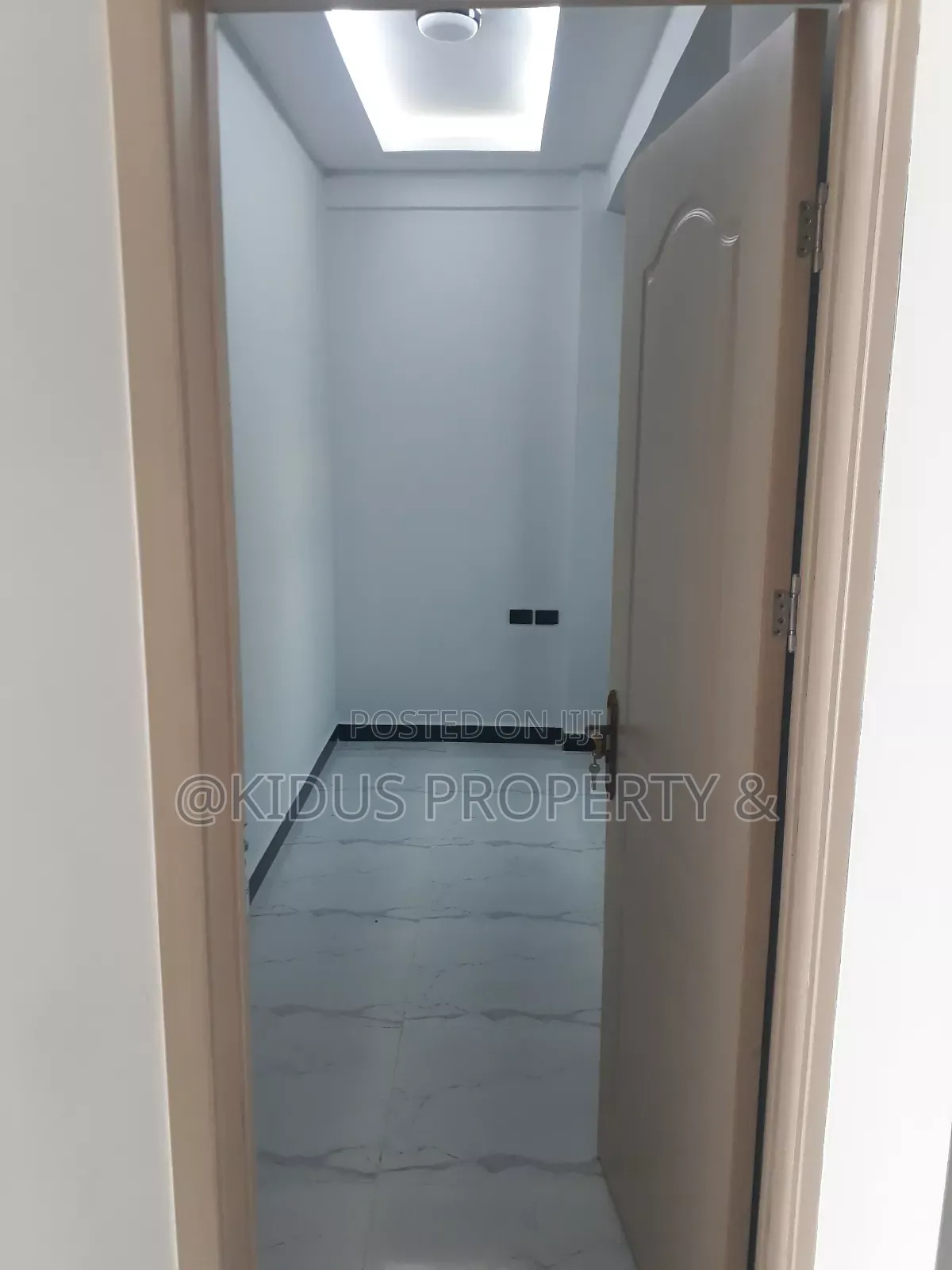 4bdrm Apartment in Lebu Medehaniyalem, Nifas Silk-Lafto for rent
