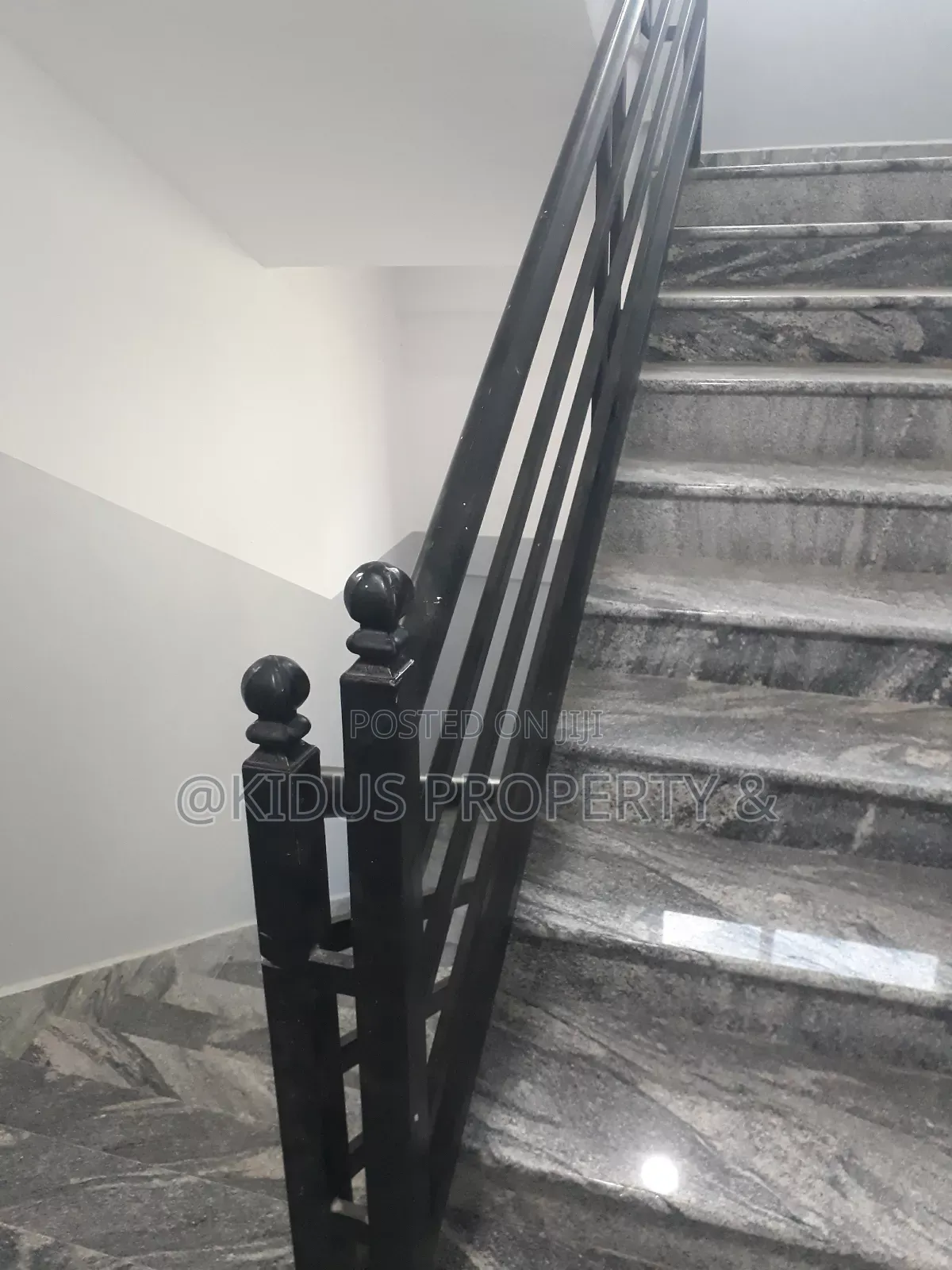 4bdrm Apartment in Lebu Medehaniyalem, Nifas Silk-Lafto for rent