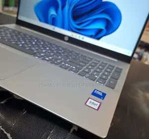 New Laptop HP Spectre 16GB Intel Core 5 SSD 1T