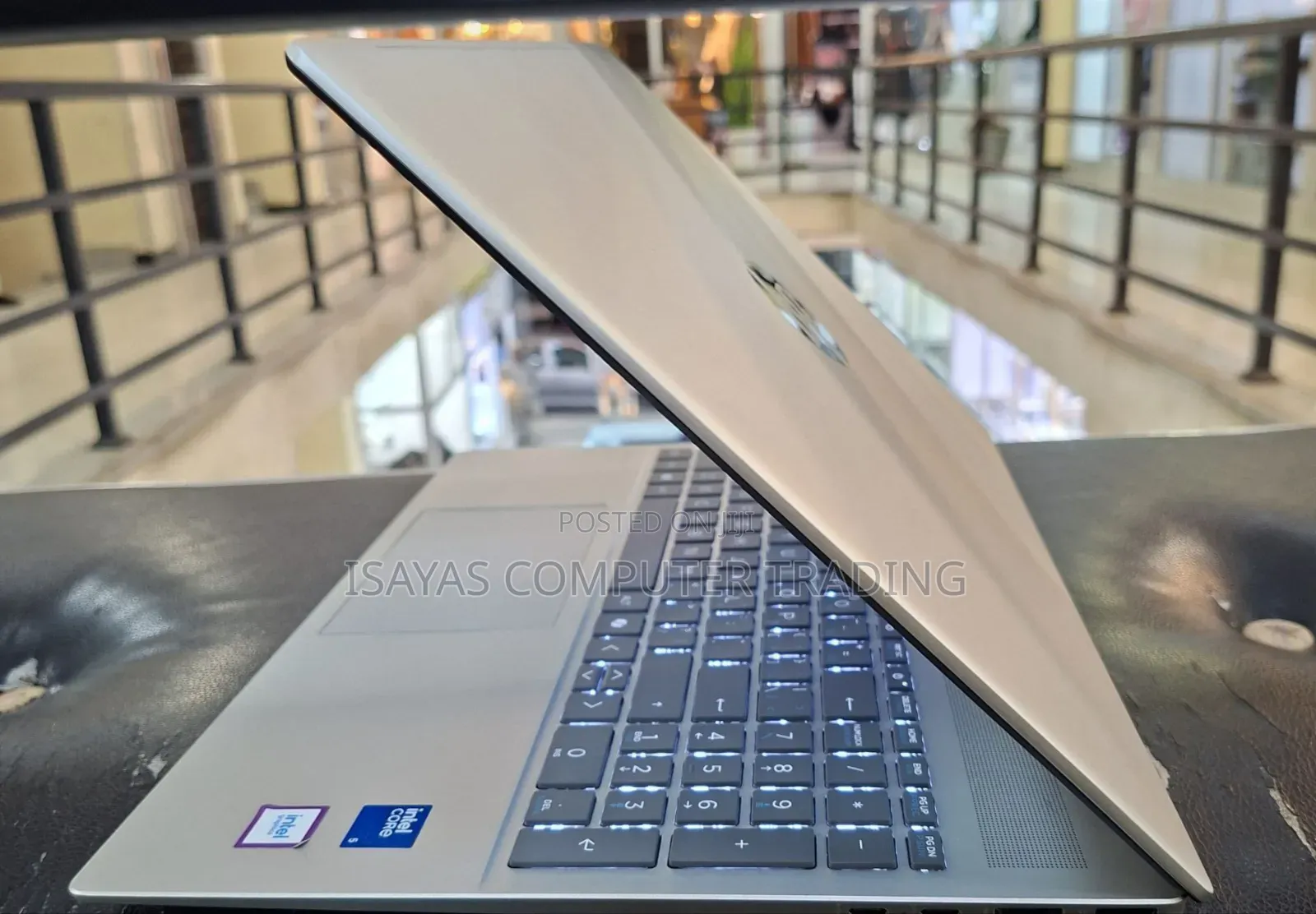 New Laptop HP Spectre 16GB Intel Core 5 SSD 1T