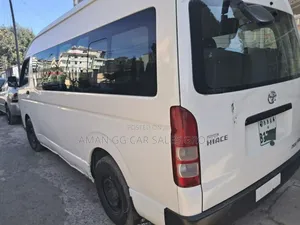 Toyota HiAce 2015 White