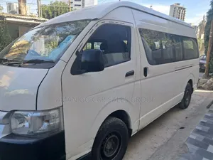 Toyota HiAce 2015 White