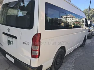 Toyota HiAce 2015 White
