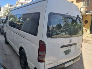 Toyota HiAce 2015 White