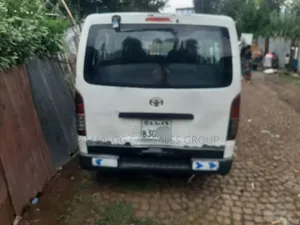 Toyota HiAce 2007 White