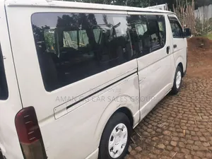 Toyota HiAce 2007 White