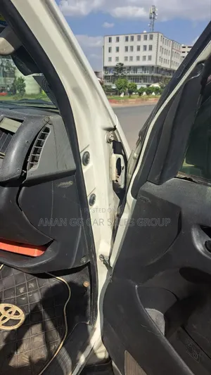Toyota HiAce 2007 White