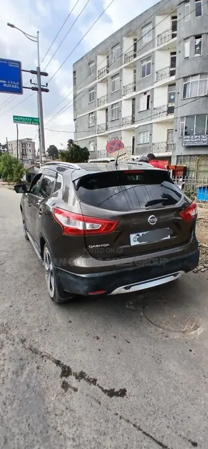 Photo - Nissan Qashqai 2017 Gray