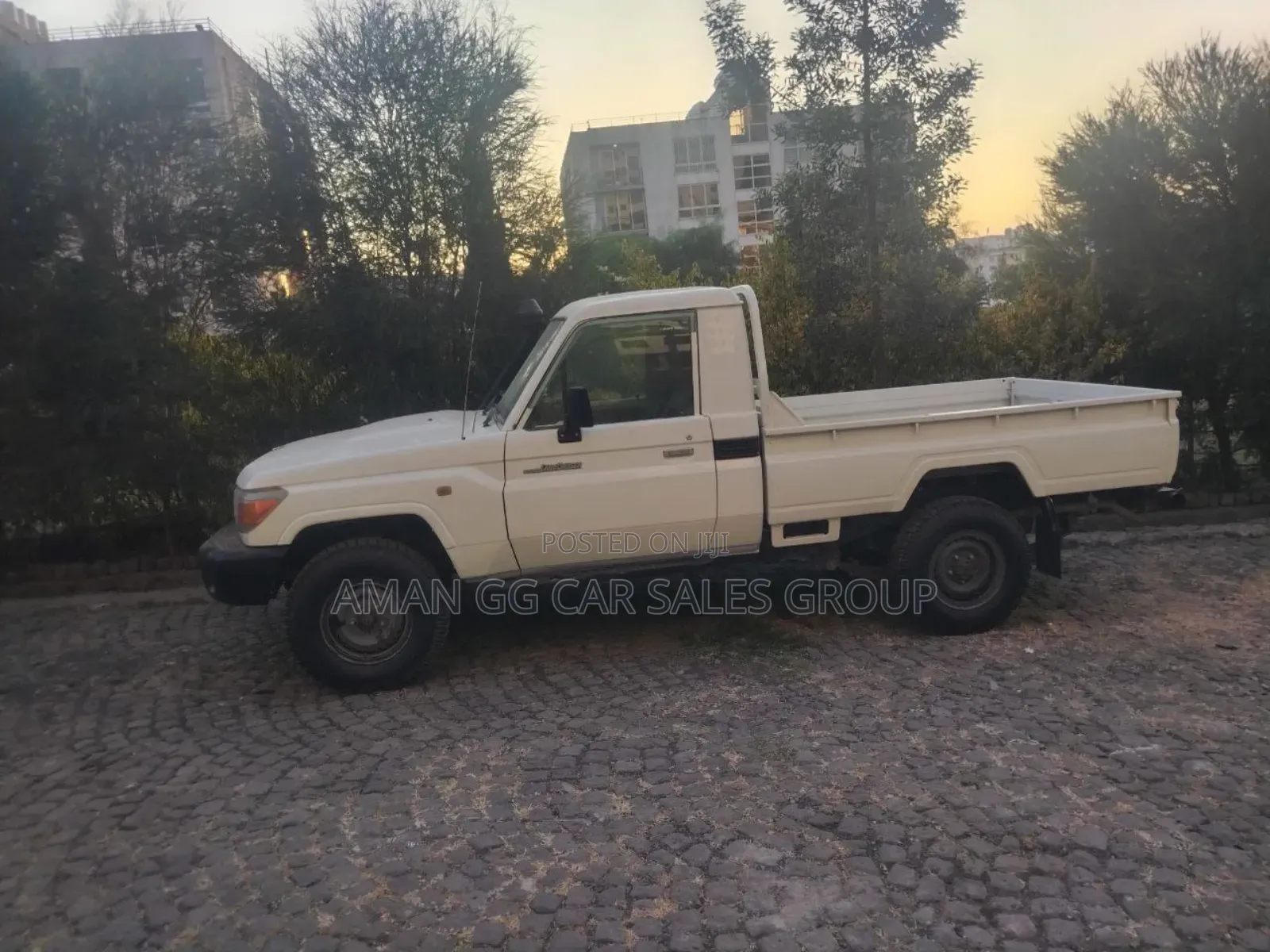 Toyota Land Cruiser 2011 White