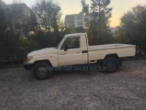 Toyota Land Cruiser 2011 White