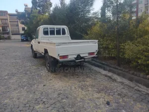 Toyota Land Cruiser 2011 White