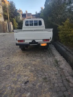 Toyota Land Cruiser 2011 White