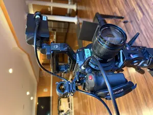 Photo - Canon Eos C200 Cinema Camera Kit With Accessories