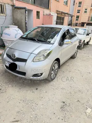 Photo - Toyota Yaris Base Hatchback 3dr 2010 Silver