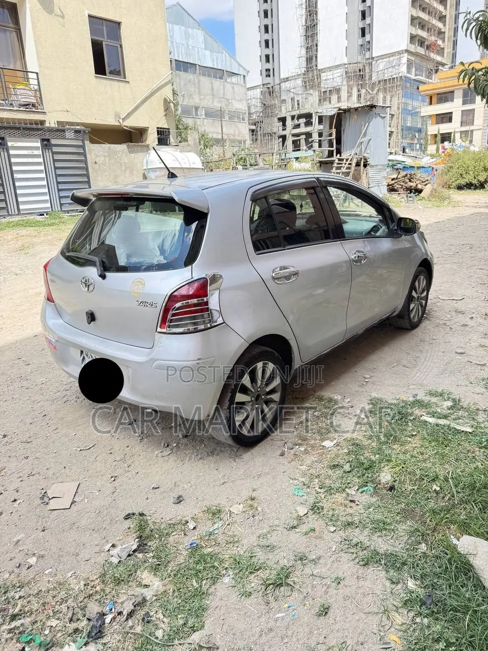 Toyota Yaris Base Hatchback 3dr 2010 Silver