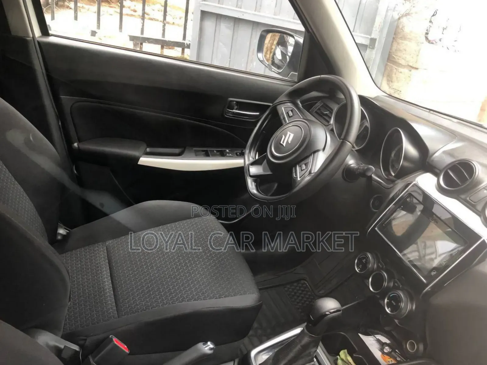 Suzuki Swift 2023 Blue