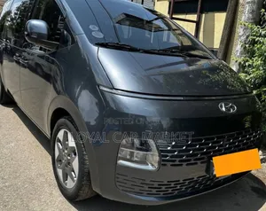Photo - Hyundai Staria 2023 Gray