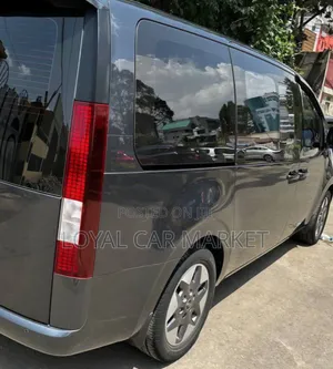 Hyundai Staria 2023 Gray