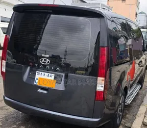 Hyundai Staria 2023 Gray