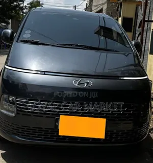 Hyundai Staria 2023 Gray