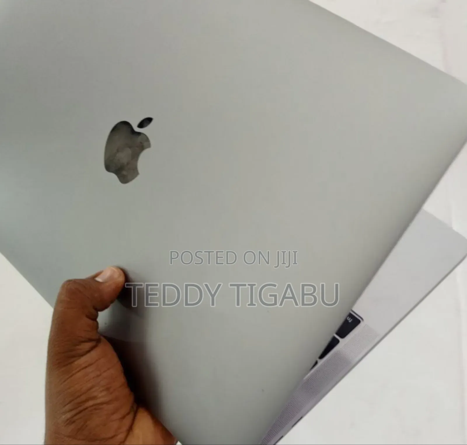 New Laptop Apple MacBook Pro 2017 8GB Intel Core I5 SSD 128GB